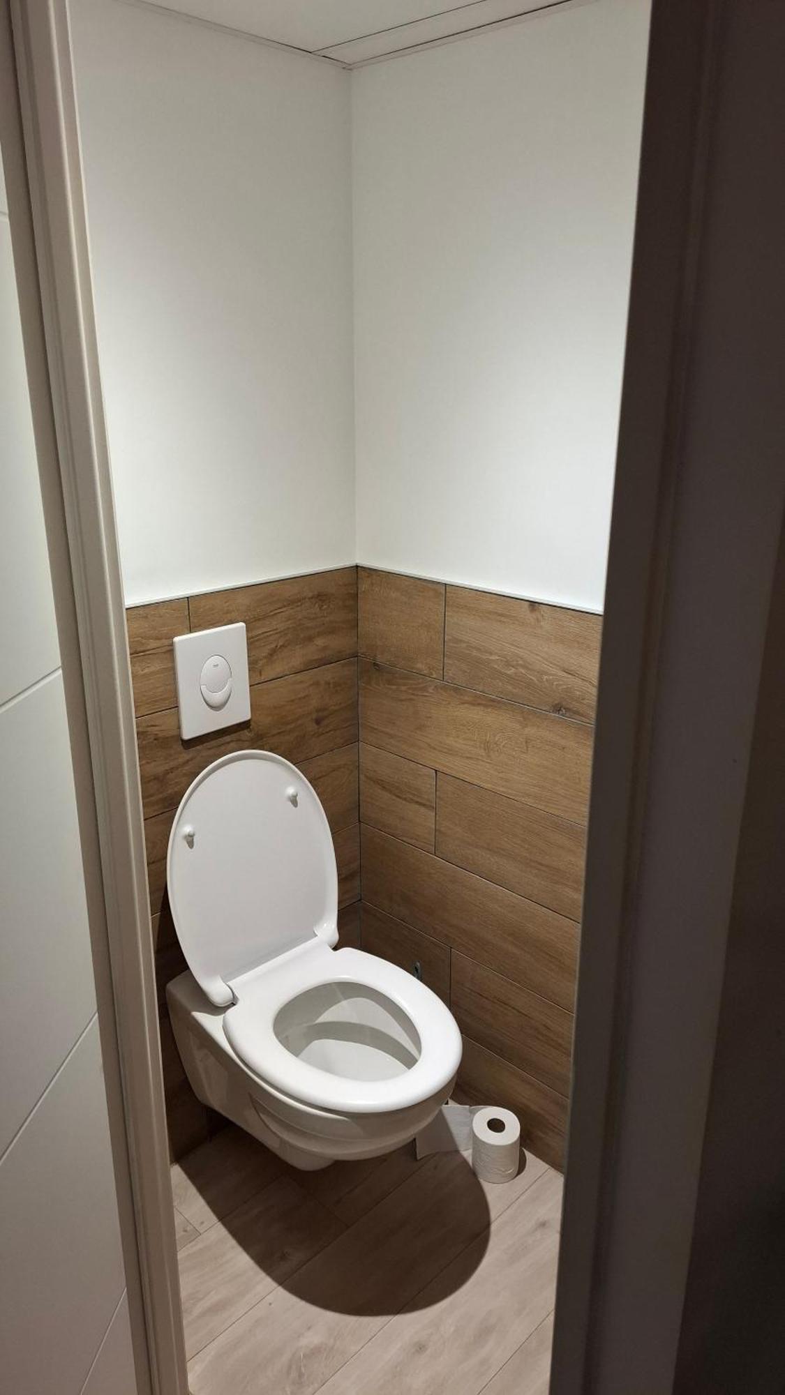 Nid Douillet Des Forges * Plombieres-les-Bains