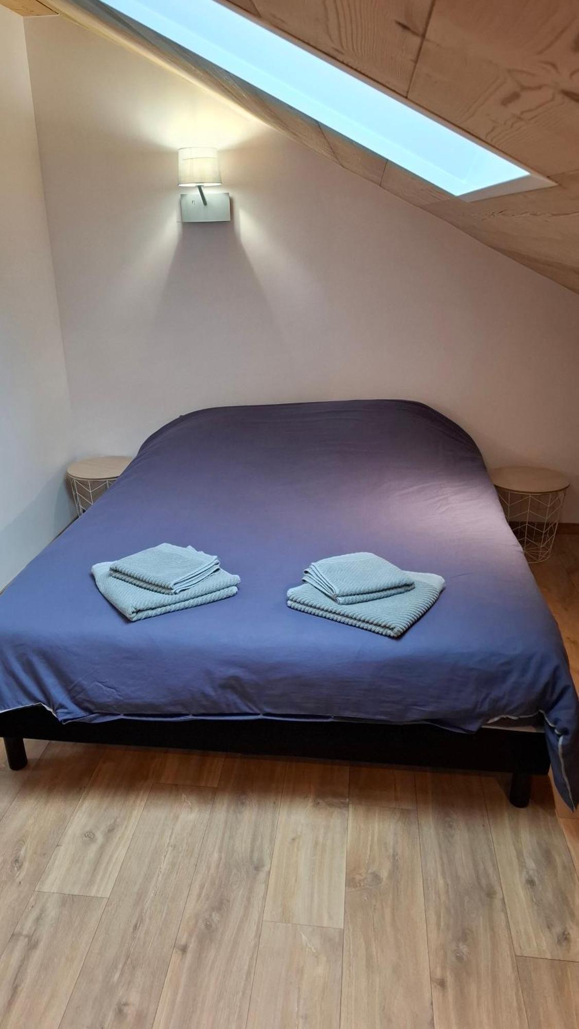 Nid Douillet Des Forges * Plombieres-les-Bains